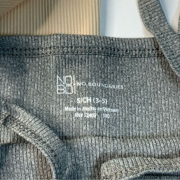 NO BOUNDARIES bundle of two tank tops - Picture 3 of 8
